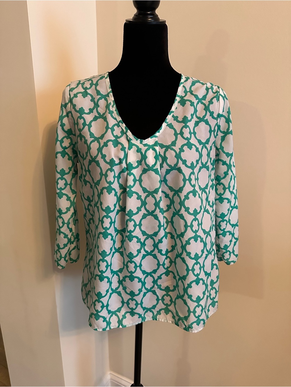 V-Neck Geometric Print Blouse - Teal/White